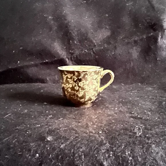 4 - Estate Vintage 22kt Hand Painted Demitasse Cups w/Saucers - Picture 2 of 11